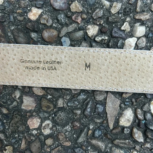 Doncaster White Leather Fashion Belt Gold Tone Hardware With Dangle - Picture 2 of 5